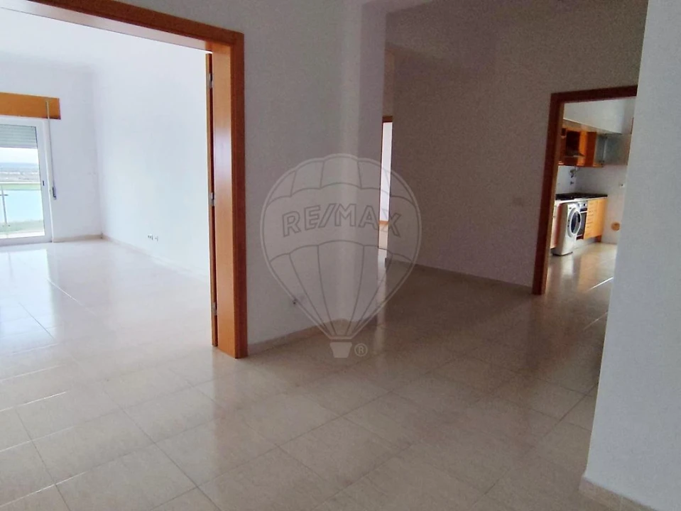 Apartamento T2 para Venda em Azambuja Foto 4