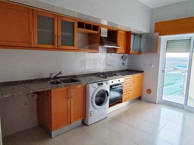 Apartamento T2 para Venda em Azambuja Foto 6