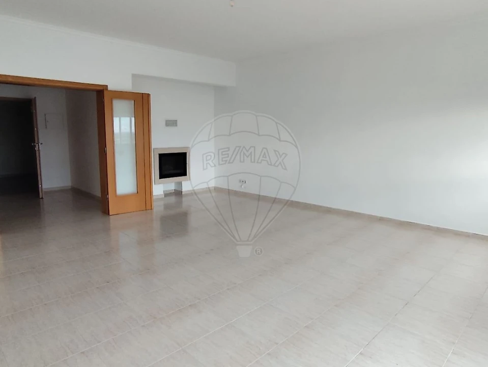 Apartamento T2 para Venda em Azambuja Foto 2