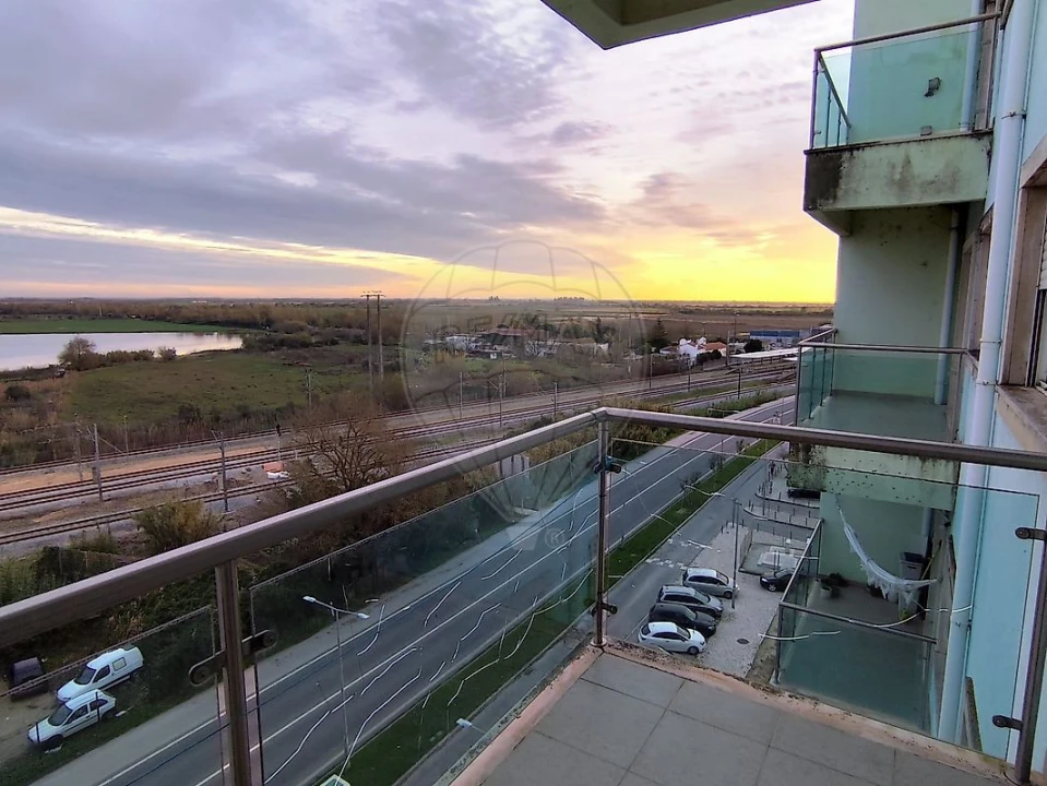 Apartamento T2 para Venda em Azambuja Foto 4