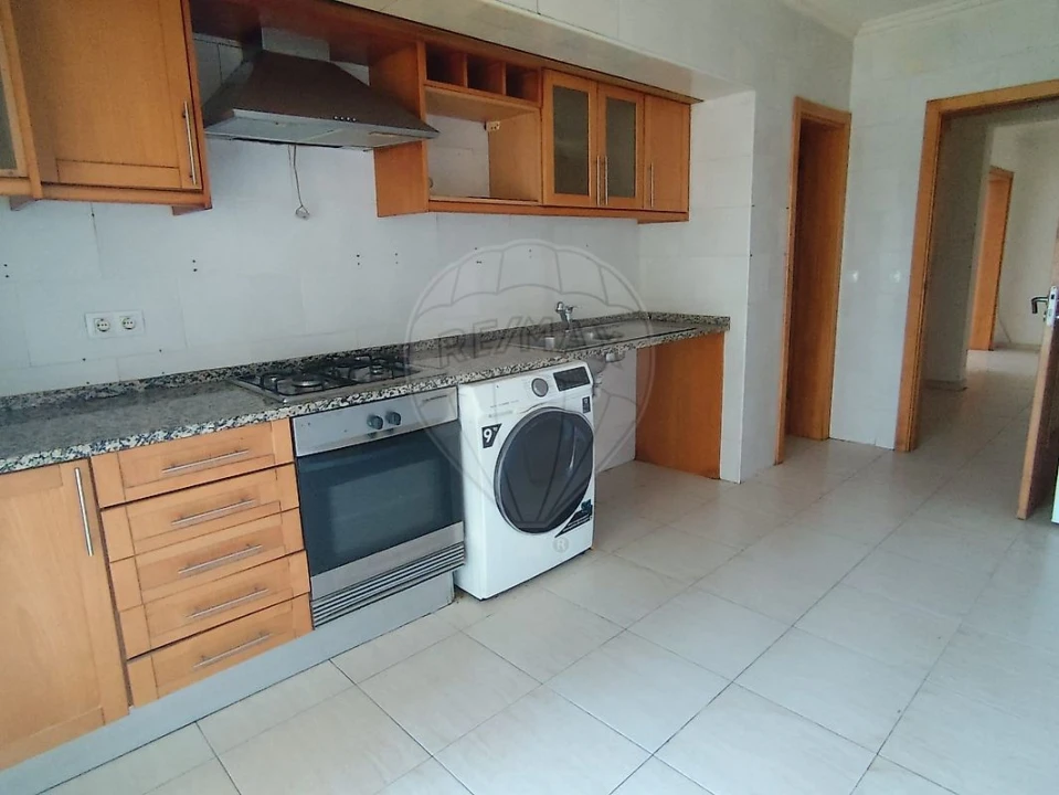 Apartamento T2 para Venda em Azambuja Foto 2