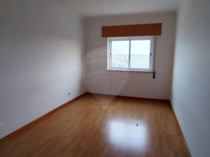 Apartamento T2 para Venda em Azambuja Foto 9
