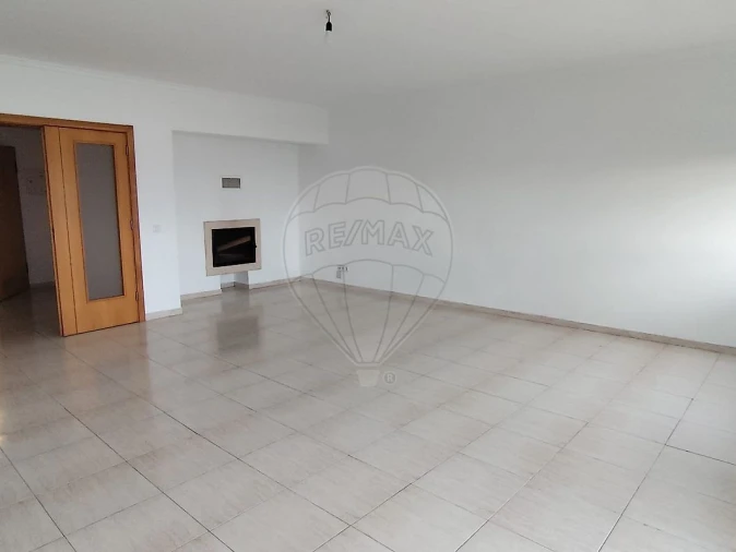 Apartamento T2 para Venda em Azambuja Foto 2