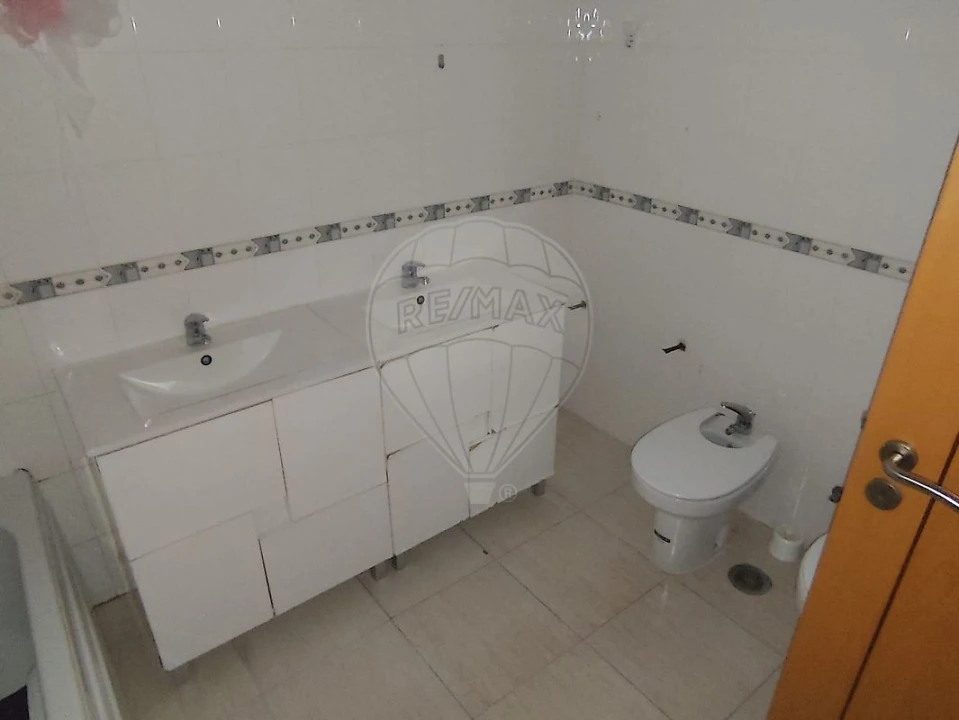 Apartamento T2 para Venda em Azambuja Foto 11