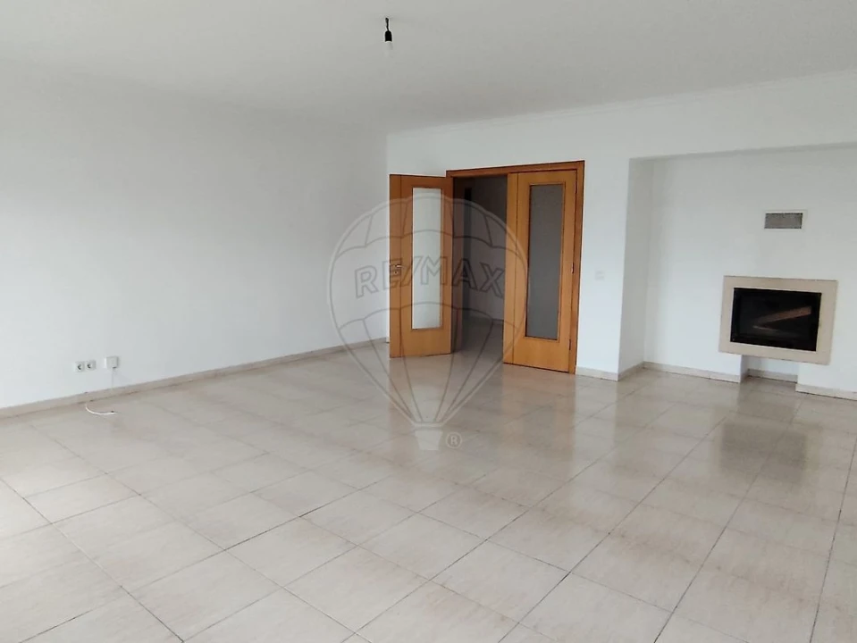 Apartamento T2 para Venda em Azambuja Foto 1