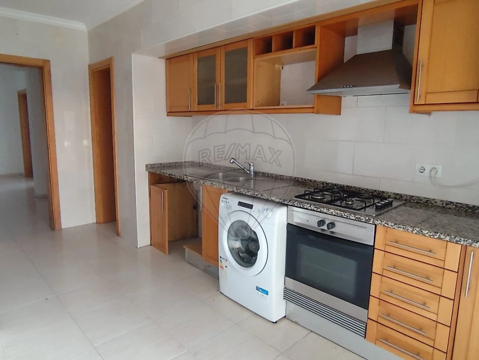 Apartamento T2 para Venda em Azambuja Foto 4