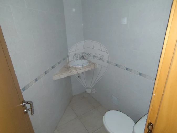 Apartamento T3 para Venda em Azambuja Foto 9
