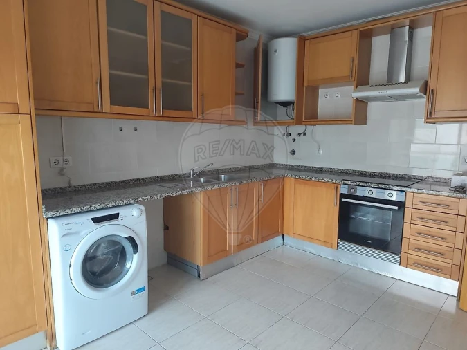 Apartamento T3 para Venda em Azambuja Foto 3