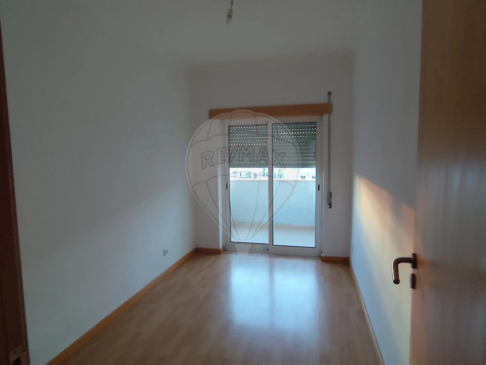 Apartamento T3 para Venda em Azambuja Foto 4