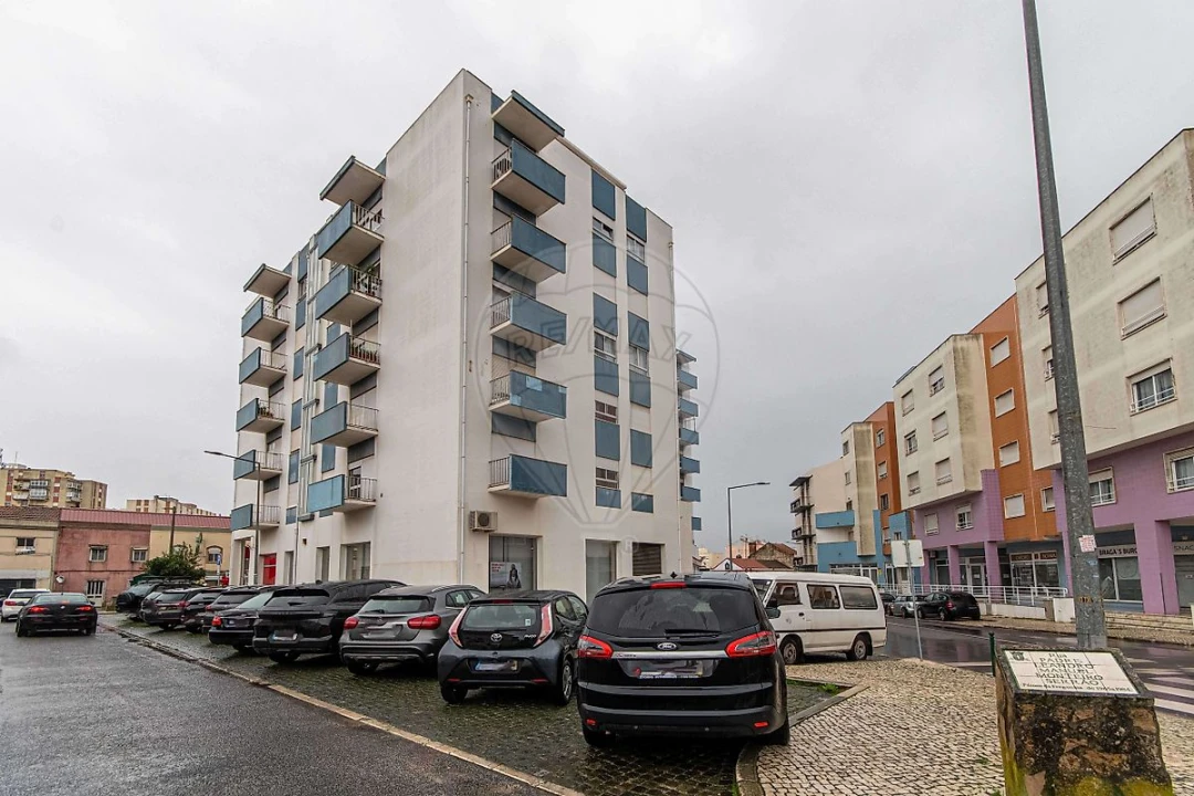 Apartamento T2 para Venda em Carregado e Cadafais Foto 1