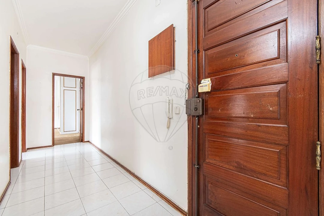 Apartamento T2 para Venda em Carregado e Cadafais Foto 13