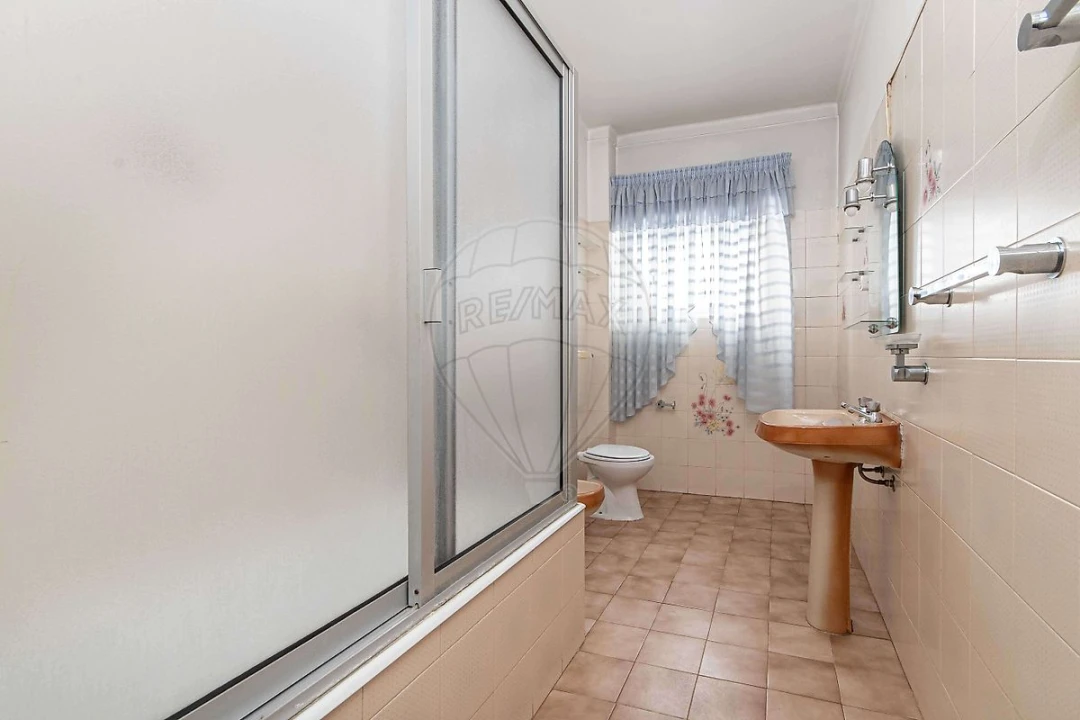 Apartamento T2 para Venda em Carregado e Cadafais Foto 12