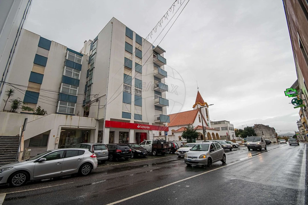 Apartamento T2 para Venda em Carregado e Cadafais Foto 15