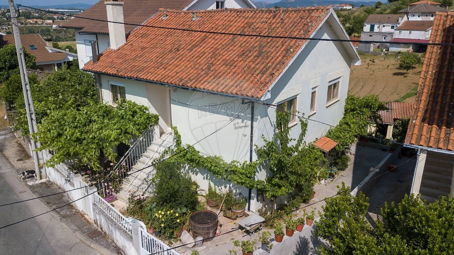 Moradia T2 para Venda em Sé, Santa Maria e Meixedo