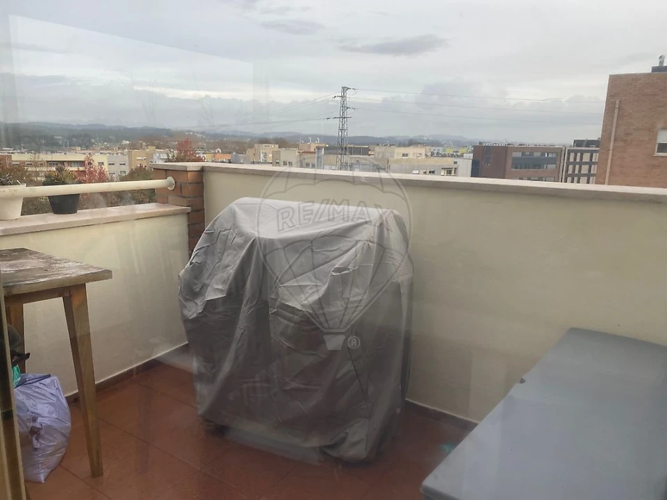 Apartamento T3 para Venda em Castêlo da Maia Foto 2