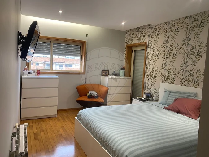 Apartamento T3 para Venda em Castêlo da Maia Foto 3