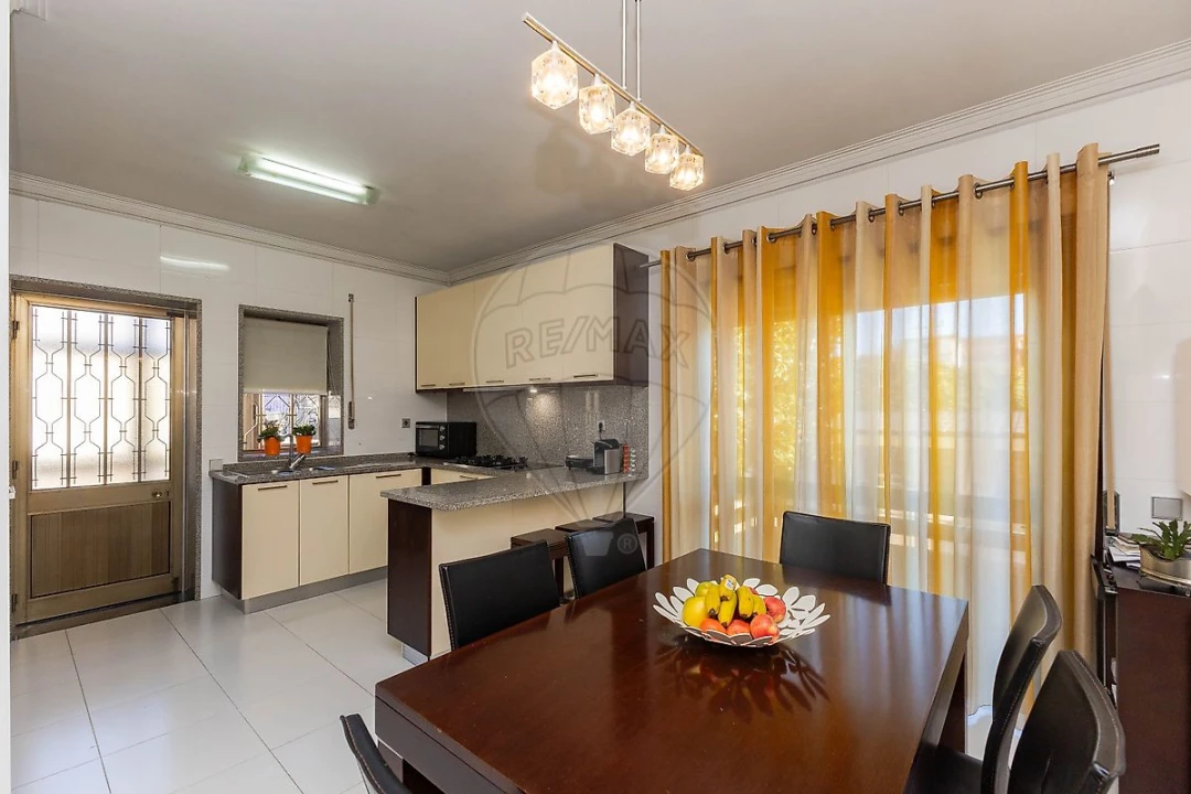 Moradia T4 para Venda em Alfena Foto 7