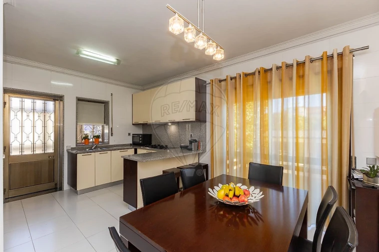 Moradia T4 para Venda em Alfena Foto 7