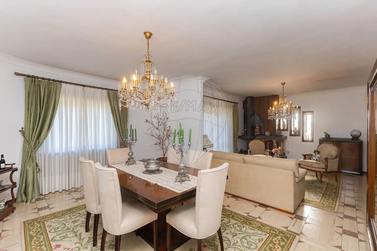 Moradia T4 para Venda em Alfena Foto 4