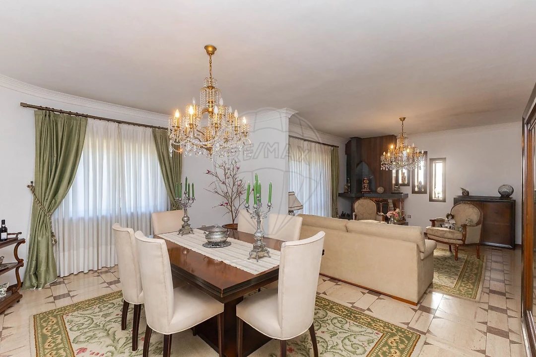 Moradia T4 para Venda em Alfena Foto 4