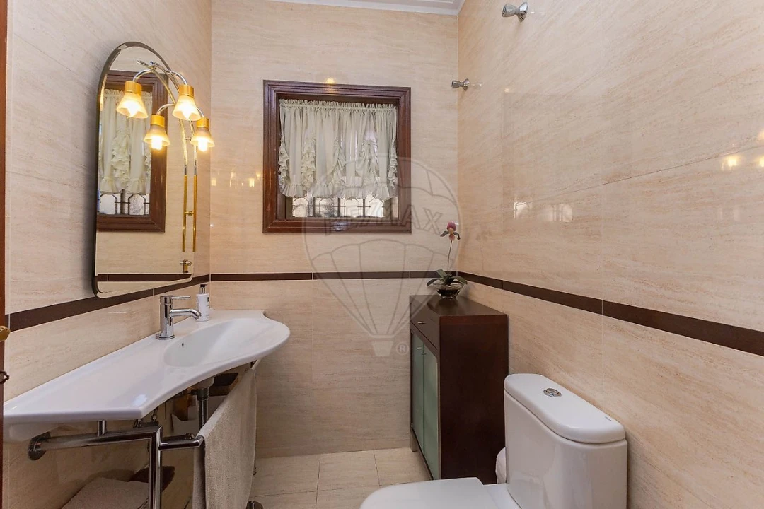 Moradia T4 para Venda em Alfena Foto 9