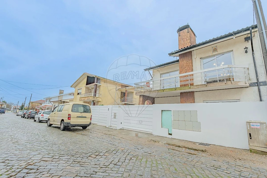 Moradia T3 para Arrendamento em Pedroso e Seixezelo Foto 1