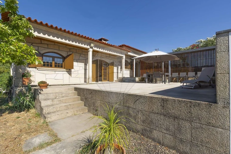 Moradia T4 para Venda em Alpendorada, Várzea e Torrão Foto 2