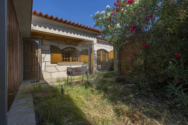 Moradia T4 para Venda em Alpendorada, Várzea e Torrão Foto 3