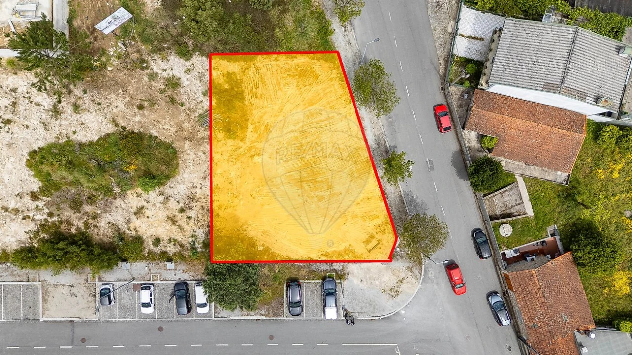 Terreno para Venda em Castêlo da Maia Foto 2