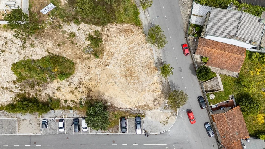 Terreno para Venda em Castêlo da Maia Foto 3