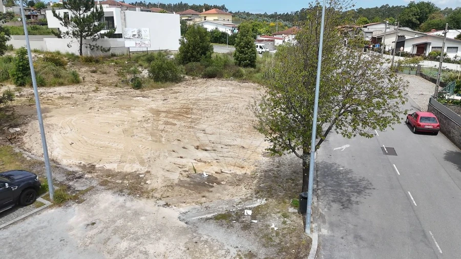 Terreno para Venda em Castêlo da Maia Foto 4
