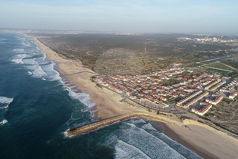 Moradia T2 para Venda em Marinha das Ondas Foto 17