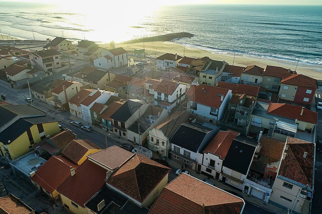 Moradia T2 para Venda em Marinha das Ondas Foto 1