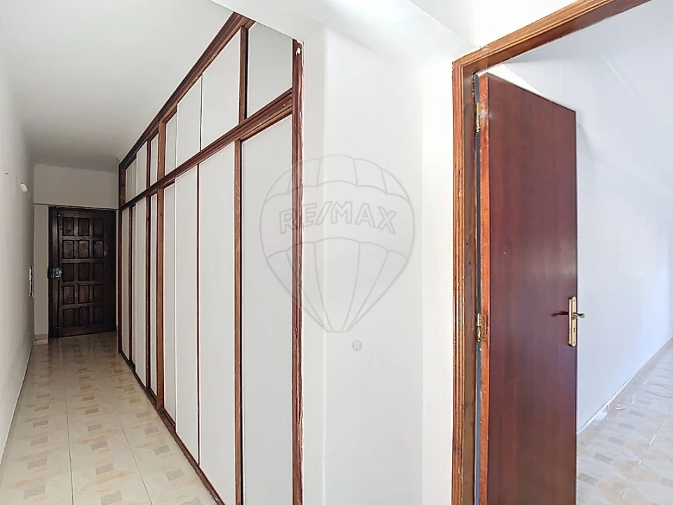 Apartamento T2 para Venda em Algueirão-Mem Martins Foto 4