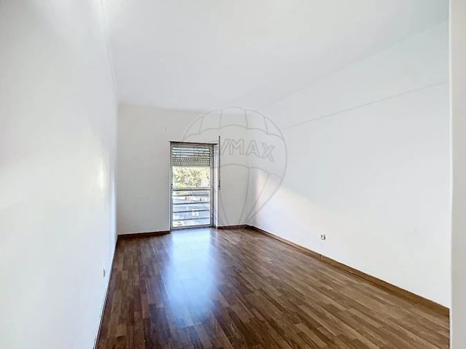 Apartamento T2 para Venda em Algueirão-Mem Martins Foto 11
