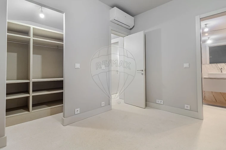 Apartamento T2 para Venda em Cedofeita, Santo Ildefonso, Sé, Miragaia, São Nicolau e Vitória Foto 18