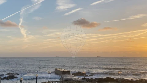 Apartamento T2 para Arrendamento em Aldoar, Foz do Douro e Nevogilde