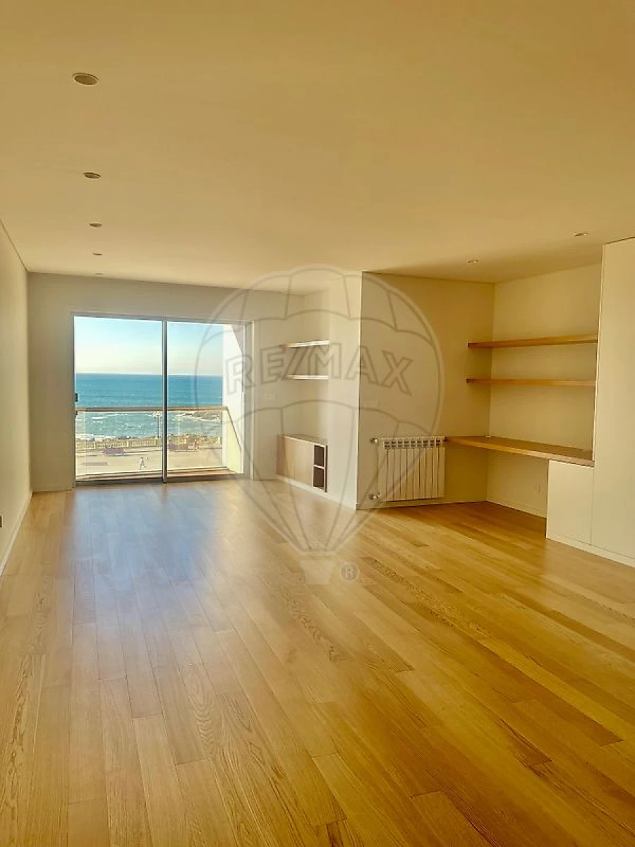 Apartamento T2 para Arrendamento em Aldoar, Foz do Douro e Nevogilde Foto 9