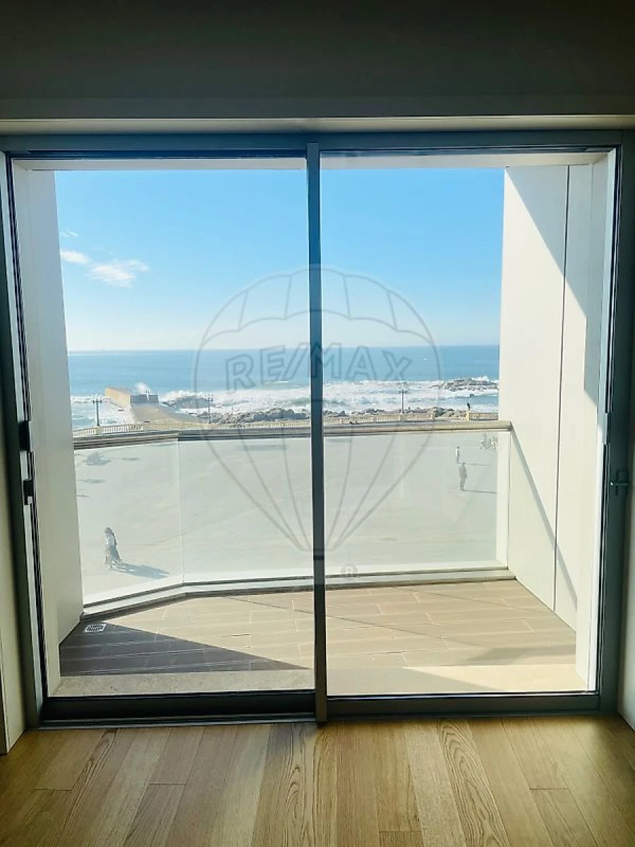 Apartamento T2 para Arrendamento em Aldoar, Foz do Douro e Nevogilde Foto 6