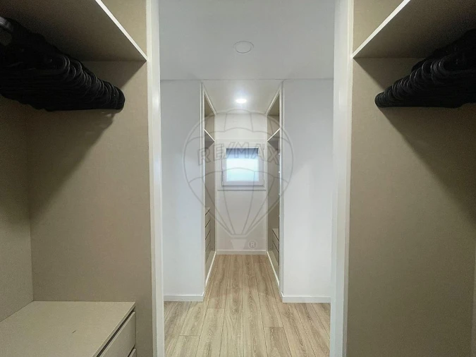 Moradia T4 para Arrendamento em Vialonga Foto 13