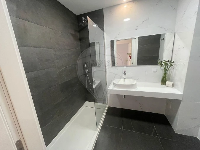 Moradia T4 para Arrendamento em Vialonga Foto 8