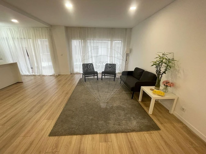 Moradia T4 para Arrendamento em Vialonga Foto 6