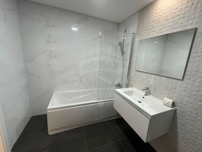 Moradia T4 para Arrendamento em Vialonga Foto 19