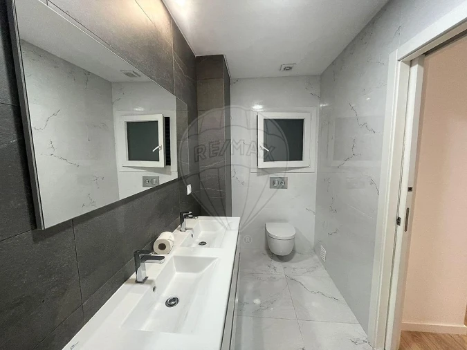 Moradia T4 para Arrendamento em Vialonga Foto 14