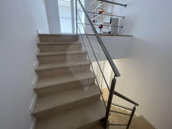 Moradia T4 para Arrendamento em Vialonga Foto 23