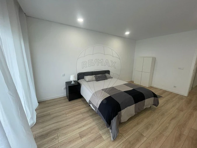 Moradia T4 para Arrendamento em Vialonga Foto 15