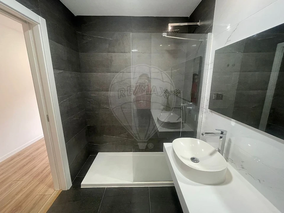 Moradia T4 para Arrendamento em Vialonga Foto 7