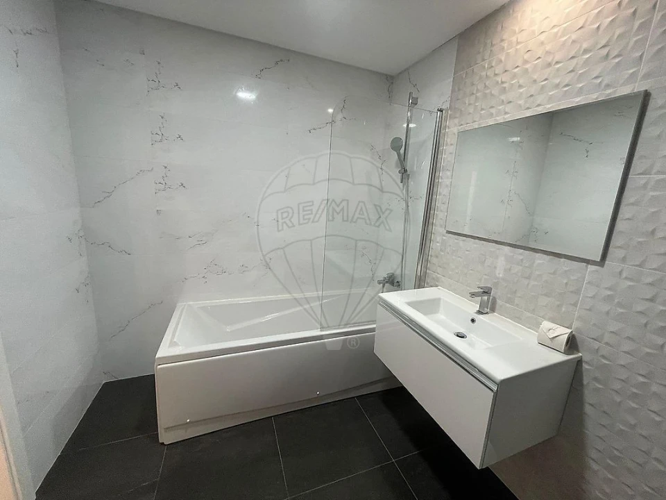 Moradia T4 para Arrendamento em Vialonga Foto 19