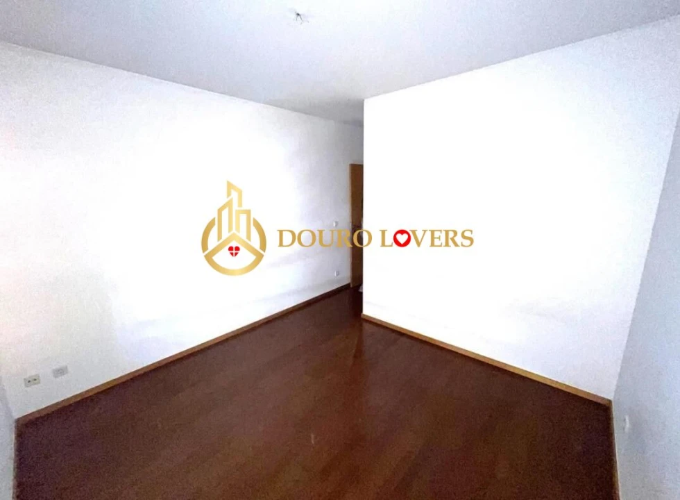 Apartamento T2 para Venda em Oliveira do Douro Foto 11