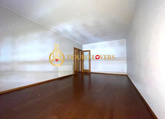 Apartamento T2 para Venda em Oliveira do Douro Foto 4